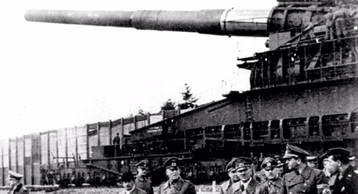 Đến cuối chiến tranh, những khẩu Schwerer Gustav đã bị phía Đức Quốc Xã phá hủy để tránh bị rơi vào tay Hồng Quân Liên Xô. Nguồn ảnh: Nanozine.