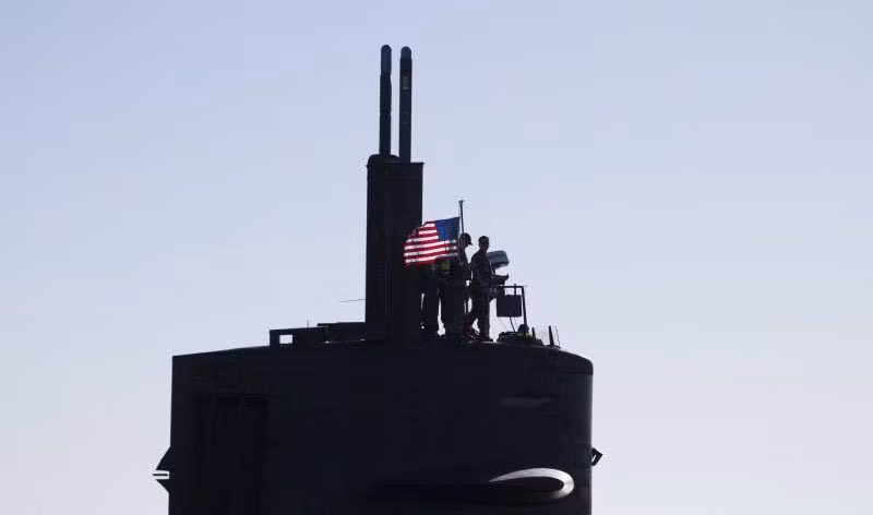 Sử dụng động cơ hạt nhân loại S6G, tàu có khả năng di chuyển với tốc độ tối đa 20 hải lý tương đương với 37 km/h khi nổi, khi lặn tàu vẫn duy trì được tốc độ tương tự. Tầm hoạt động của tàu là không giới hạn, chỉ cần tiếp nhiên liệu (thay lõi phải ứng) sau mỗi 30 năm. Nguồn ảnh: QQ.