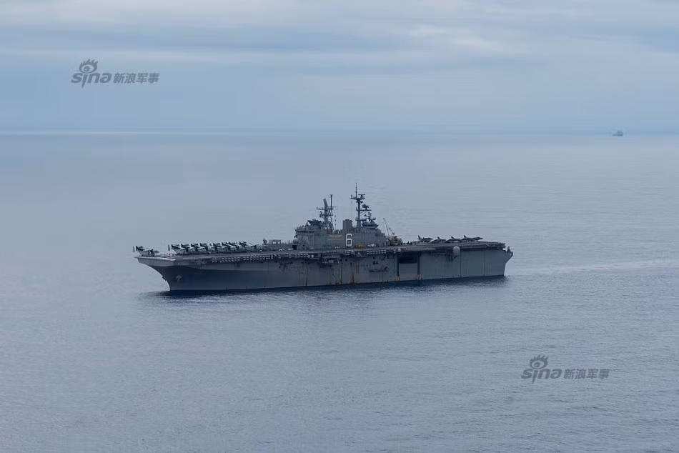 Việc một chiếc tàu đổ bộ cỡ lớn nữa của Mỹ xuất hiện trong khu vực Đông Á được các chuyên gia quân sự đánh giá là phản ứng của nước này trước việc Triều Tiên thử tên lửa tầm xa liện tục trong thời gian qua.