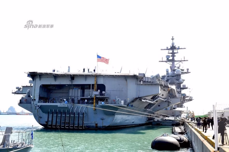 Tính đến thời điểm hiện tại, tàu sân bay Mỹ USS Carl Vinson đã "xa nhà" được khoảng 2 tháng. Nguồn ảnh: Sina.