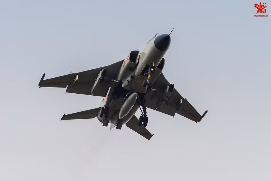 Ngoài việc áp chế hệ thống rada của đối phương, thiết bị gây nhiễu điện tử này cũng có thể sử dụng để khống chế các tên lửa tự tìm mục tiêu của đối phương Nguồn ảnh: Sina.