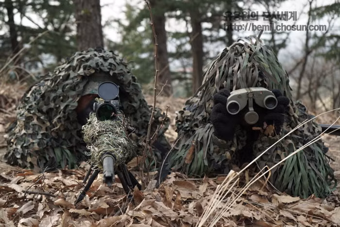 Các toán bắn tỉa sẽ tiếp cận trận địa bằng đường bộ, chốt chặn ở những vị trí quan trọng nhất trong khu vực và thu thập tin tình báo gửi về trung tâm. Nguồn ảnh: Chosun.