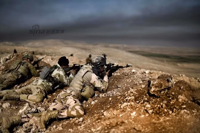 Trên thực tế, các loại vũ khí tự chế ở Syria hiện nay là rất nhiều mặc dù những loại vũ khí không theo bất cứ một quy chuẩn nào do tự chế rất dễ dẫn đến nguy hiểm cho người chế tạo và cho người dân xung quanh các khu vực giao tranh. Nguồn: Sina.