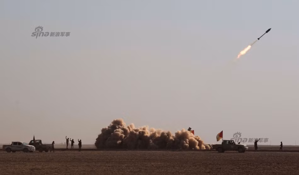 Tuy nhiên, những loại vũ khí tự chế này lại có độ chính xác không cao do cả nòng súng và quả đạn đều được tự chế không có quy chuẩn kỹ thuật nào. Chính vì vậy, các lực lượng khi hiệp đồng tác chiến phải cực kỳ cẩn thận nếu không muốn... quân ta bắn nhầm quân mình. Nguồn: Sina.