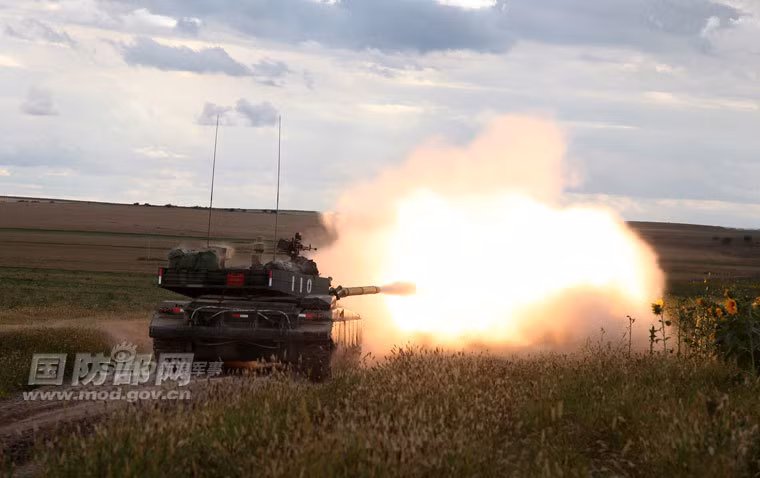 Được chế tạo từ năm 2001 đến nay, hiện giờ chiếc Type 99 vẫn là loại xe tăng hiện đại nhất trong lực lượng quân đội Trung Quốc. Nguồn ảnh; Sina.