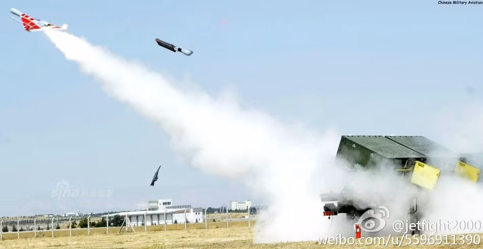 Một xe tải với tổng cộng 6 chiếc ASN-301 có khả năng tạo ra 6 "vùng tối" che mắt mọi loại thiết bị tiếp nhận thông tin tình báo không dây cũng như các thiết bị định vị toàn cầu của đối phương. Nguồn ảnh: Sina.