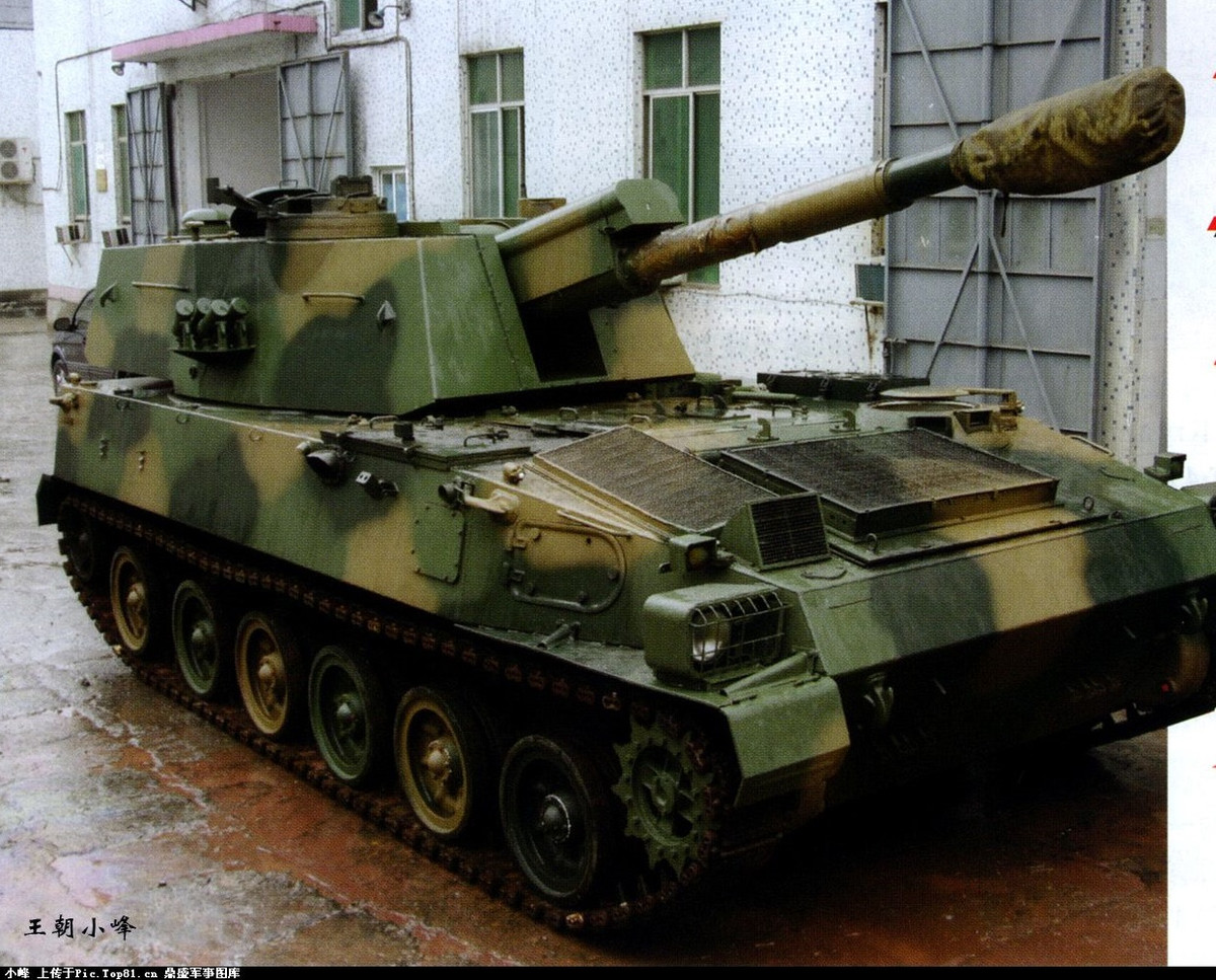 Tầm bắn tối đa của khẩu pháo cỡ nòng 122 mm này đạt khoảng 27 km và có thể lên tới 35 km nếu sử dụng đạn tăng tầm. Điểm đặc biệt nhất của khẩu pháo này đó là nòng pháo có khả năng xoay 360 độ và góc hạ nòng từ -3 độ tới 70 độ. Nguồn ảnh: WMZ.