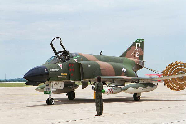 Đây cũng chính là chiếc máy bay phản lực của Mỹ bị bắn hạ nhiều nhất trong cuộc chiến tranh Việt Nam. Tổng cộng có 12 nước sử dụng chiếc F-4 Con Ma này trong biên chế quân đội của mình. Nguồn ảnh: Warbird.