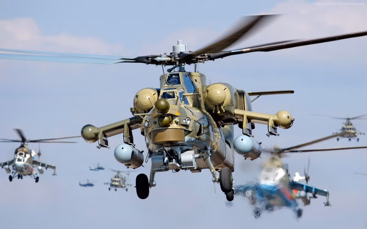 Một điểm nữa giúp chiếc trực thăng chống tăng Mi-28 trở thành vô địch đó là khả năng chuyên chở vũ khí đáng kinh ngạc của nó. Nếu như Apache AH-64 chỉ có khả năng mang theo khoảng 770 kg vũ khí (các nguồn không chính thức), thì Mi-28N-một phiên bản của trực thăng chiến đấu Mi-28 lại có khả năng mang theo tới... 2.300 kg, nghĩa là gấp 3 lần. Nguồn ảnh: Youtube.