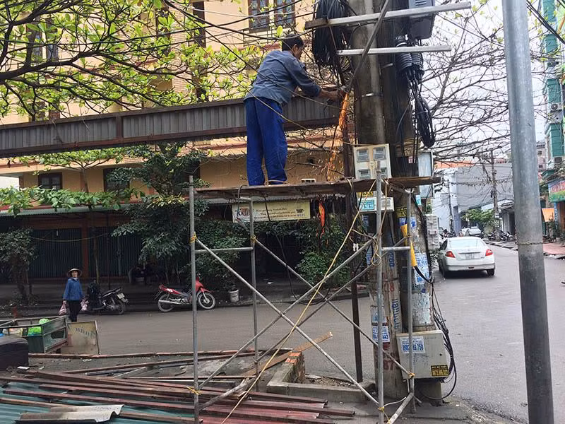 Nguoi Ha Long bac thang tu pha do mai ton lan via he-Hinh-5