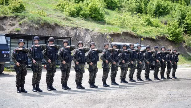 Lực lượng chống khủng bố Serbian chịu sự chỉ huy trực tiếp của Bô Nội Vụ Serbian chuyên chịu trách nghiệm bảo vệ an ninh nội địa cho quốc gia này. Mới được thành lập từ năm 2001 nhưng lực lượng này đã lập được rất nhiều chiến công trong đó có việc ngăn chặn được rất nhiều âm mưu khủng bố nhắm vào Serbian. Nguồn ảnh: Frag.