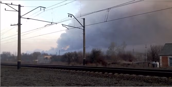 Vụ nổ kho đạn ở Ukraine xảy ra vào tối hôm 23/3 vừa qua theo giờ địa phương đã khiến gần 20.000 người dân ở khu vực Balakleya, Ukraine phải sơ tán khẩn cấp trong đêm. Nguồn ảnh: Chosul.