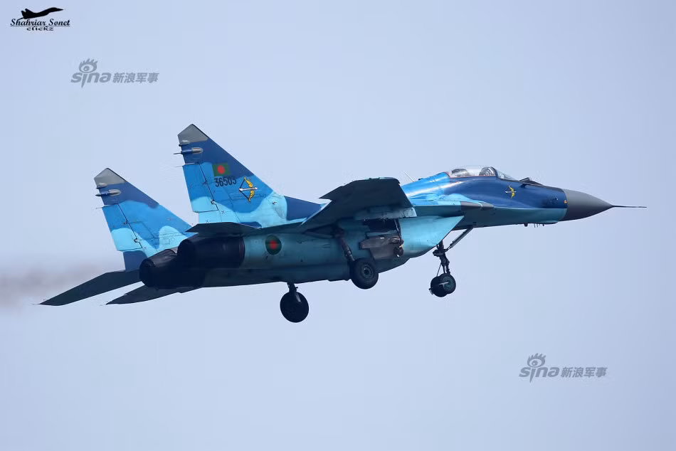 MiG-29B cũng chỉ có khả năng triển khai các loại tên lửa không đối không R-73 và R-27, mà không thể mang phóng R-77 hiện đại hơn. Nguồn ảnh: Sina.