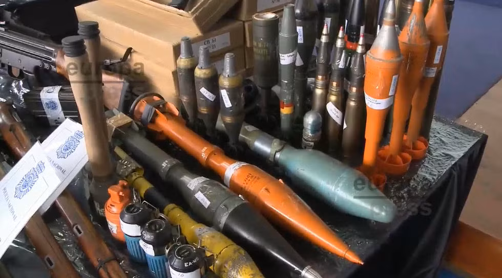 Phía cảnh sát Tây Ban Nha và lực lượng Europol vẫn cho rằng đây dù là một lượng rất lớn vũ khí lậu nhưng chắc chắn vẫn chưa phải là tất cả số vũ khí lậu được vận chuyển vào châu Âu. Nguồn ảnh: QQ.