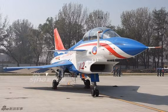 Theo các thông số thiết kế, chiến đấu cơ J-10 của Trung Quốc có tốc độ tối đa Mach 2.2, trần bay 18 km và tầm hoạt động 1850 km. Nguồn ảnh: Sina.