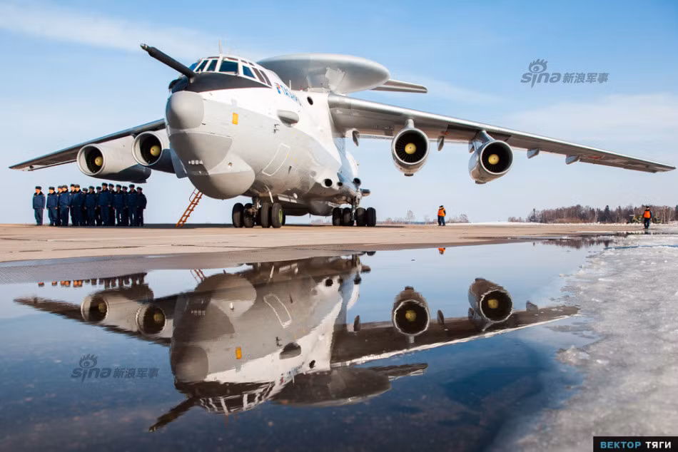 So với A-50, máy bay cảnh báo sớm A-50U cơ bản không có nhiều thay đổi bên ngoài, có chăng là thay sơn ngụy trang. Điểm khác biệt tập trung ở bên trong máy bay. Nguồn ảnh: Sina.