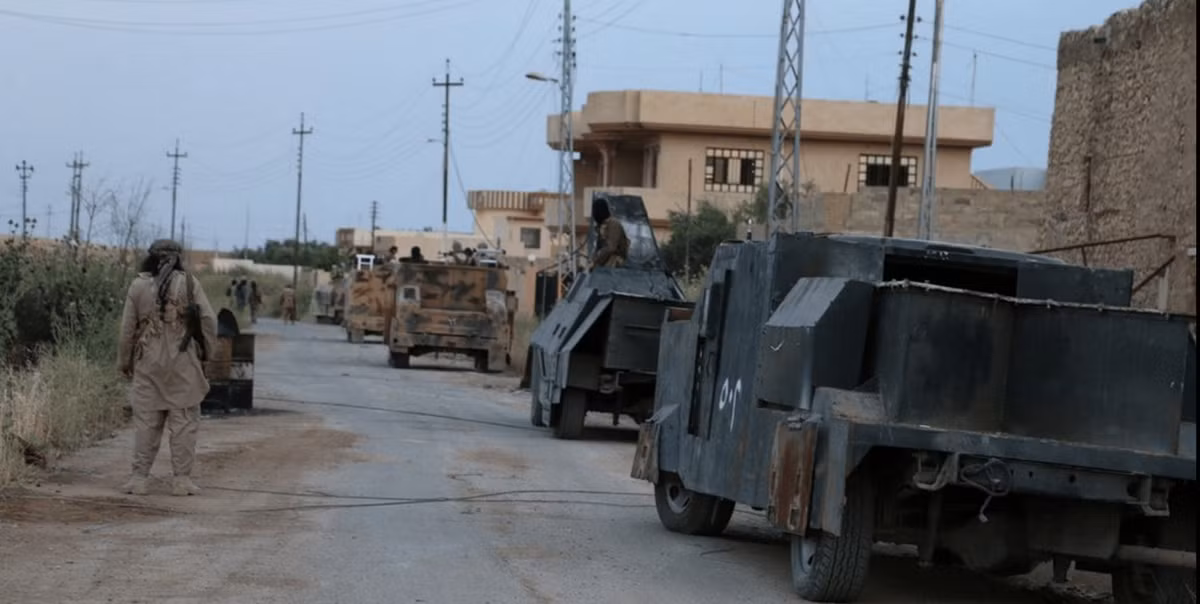 Tuy nhiên, ở giai đoạn hiện tại khi lực lượng IS đang bị liên quân "vùi dập" trên mọi mặt trận thì sự tham gia của những chiếc xe thiết giáp "tự chế" này khó có thể mang lại sự khác biệt nào đáng kể. Nguồn ảnh: BI.