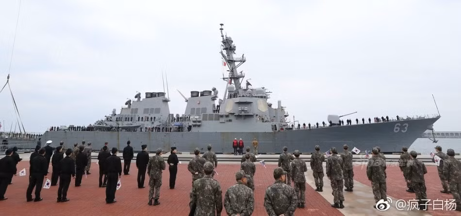 Trong chuyến tuần tra gần đây nhất của mình trên khu vực vùng biển Đông Á, chiếc khu trục hạm USS Stethem (số thân DDG-63) đã đến đảo Jeju của Hàn Quốc để nhận nhu yếu phẩm. Nguồn ảnh: Sina.