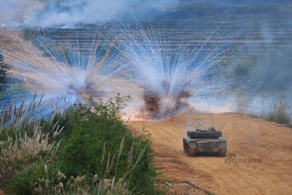 Hiện Quân đội Trung Quốc đang có trong tay khoảng 1.116 chiếc xe tăng chủ lực Type-96A và khoảng 961 chiếc xe tăng chủ lực Type-96 trong biên chế lực lượng quân đội. Nguồn ảnh: Sina.