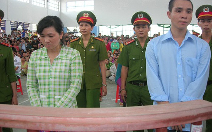Ngày 26/6/2013, TAND tỉnh Sóc Trăng tuyên phạt Trần Tuấn Thanh mức án tử hình, Văn Thị Thủy án tù chung thân cùng về tội Giết người. Theo HĐXX, bị cáo Thanh phạm tội đặc biệt nghiêm trọng, không còn khả năng cải tạo, chà đạp lên luân thường đạo lý và thuần phong mỹ tục nên cần phải phạt mức án cao nhất. (Ảnh Người lao động)