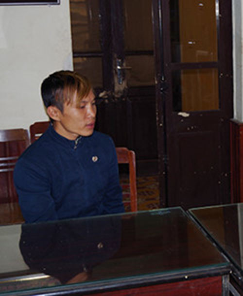 Trong lúc vụ án đang bế tắc thì có tin của trinh sát báo về, chiếc điện thoại của nạn nhân đang được sử dụng tại huyện Nghĩa Hưng, Nam Định. Ngay sau đó, Ban chuyên án báo cáo Thủ trưởng Cơ quan CSĐT Công an tỉnh Thái Nguyên tập trung lực lượng, phương tiện truy bắt đối tượng đang sử dụng chiếc điện thoại của nạn nhân. Ngày 7/2/2017, tổ trinh sát gồm 5 đồng chí được cử xuống Công an huyện Nghĩa Hưng tìm kiếm người sử dụng chiếc điện thoại của nạn nhân và xác định đó là Đới Văn Quảng (SN 1991, trú tại tổ 10, thị trấn Rạng Đông, huyện Nghĩa Hưng, Nam Định). 