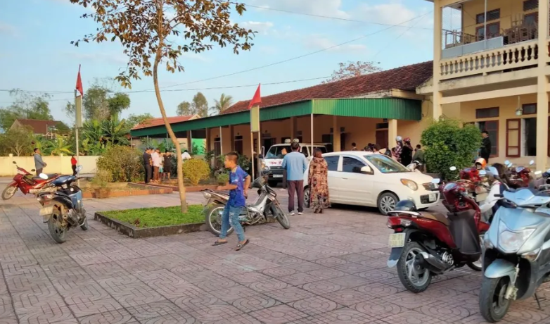  Nguyên nhân nữ hiệu trưởng tử vong trong phòng làm việc: Ngày 9/11, UBND xã Bùi La Nhân (Đức Thọ, Hà Tĩnh) cho biết nguyên nhân cô L.T.T.M (SN 1977, Hiệu trưởng Trường tiểu học Nguyễn Trãi) tử vong tại phòng làm viêc vào trưa 8/11 là do bệnh lý hen suyễn và tim mạch. Trước đó, cô L.T.T.M được xác định tử vong tại tại phòng làm việc trong khoảng thời gian từ 11h-11h30 trưa ngày 8/11. 