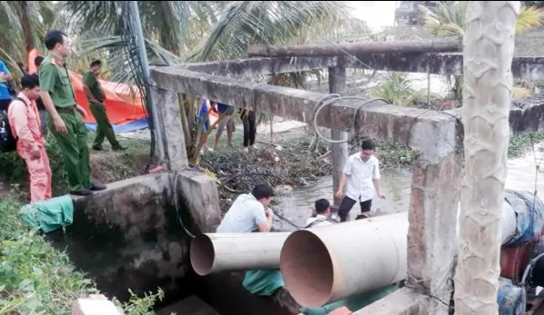  Phát hiện 3 người đàn ông tử vong trong trạm bơm: Trưa 8/11, người dân phát hiện ông Nguyễn Hồng Kha (SN 1982, ngụ thị xã Tân Châu, Đồng Tháp) nằm chết tại trạm bom thuộc tổ 20, Long Thạnh 1, phường Long Sơn. Tìm kiếm xung quanh, người dân phát hiện thêm ông Trần Văn Tùng (SN 1963, ngụ thị xã Tân Châu) và ông Lê Hữu Tỉ (chưa rõ nhân thân, lai lịch) đã tử vong gần đó. Ngày 9/11, Công an thị xã Tân Châu cho biết nguyên nhân vụ việc đang được điều tra, làm rõ. 