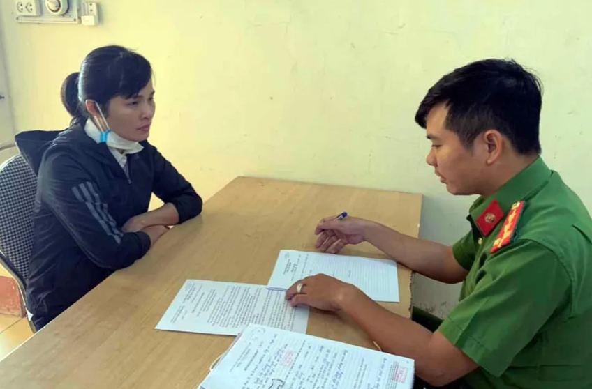  Nữ kế toán trưởng 'tham ô' gần 20 tỷ của doanh nghiệp: Đầu tư tiền ảo trên mạng bị thua lỗ, Nguyễn Thị Y.H (SN 1984, trú TP Hải Dương) là kế toán trưởng Công ty TNHH T. Việt Nam (trụ sở tại KCN Tân Trường, huyện Cẩm Giàng) đã rút hơn 19,7 tỷ đồng và 472 USD của công ty tiếp tục đầu tư tiền ảo, chứng khoán, chi tiêu cá nhân. Ngày 6/11, Cơ quan CSĐT – Công an huyện Cẩm Giàng (tỉnh Hải Dương) cho biết, đơn vị vừa khởi tố vụ án “Tham ô tài sản”, xảy ra tại Công ty TNHH T. Việt Nam. 