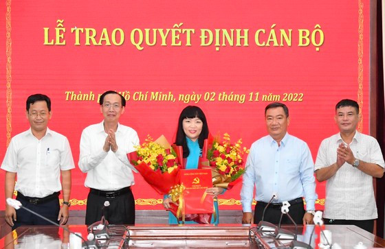 Ngày 2/11, Ban Tổ chức Thành ủy TP HCM phối hợp với Ban Nội chính Thành ủy TP HCM, Văn phòng Thành ủy TP HCM tổ chức lễ công bố quyết định cán bộ của Ban Thường vụ Thành ủy TP HCM. 