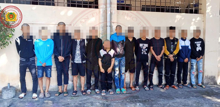 Nhom thanh nien mang hung khi tim danh doi thu roi trom tai san