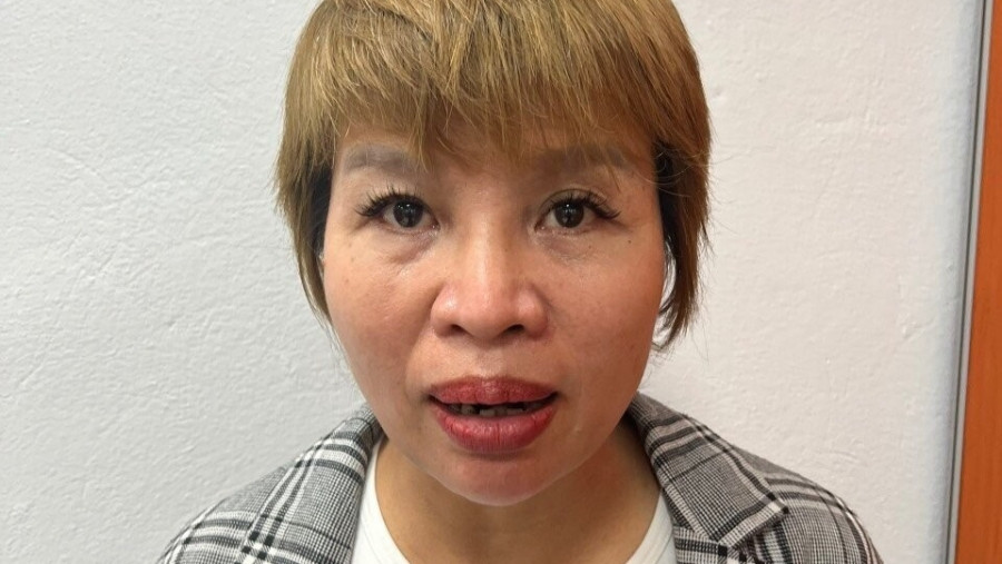  Giả danh thầy bói "cắt vong" để chiếm đoạt tiền: Nguyễn Thị Hà (SN 1971; trú Đống Đa, Hà Nội) giới thiệu tên là Hoa Sơn, nói chị T. (SN 1989; trú cùng quận) có “vong theo” và có khả năng giúp chị cắt “vong” với chi phí 125 triệu đồng. Sau khi thỏa thuận, chị T. đồng ý và chuyển cho đối tượng 25 triệu đồng. Sau đó, Hà tiếp tục lừa nạn nhân tiền và chiếc điện thoại iPhone 11 Pro max. Ngày 19/11/2021, Công an Hà Nội cho biết đã bắt giữ Hà. 