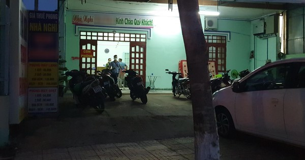 Người thanh niên khoảng 40 tuổi xuất trình giấy chứng minh nhân dân (CMND) để làm thủ tục đăng ký thuê phòng. Khoảng 5h sáng hôm sau, người đàn ông ra lấy CMND cùng xe mô tô nói là phải đi làm sớm, người phụ nữ sẽ về sau. (Ảnh: Pháp luật TP HCM) 