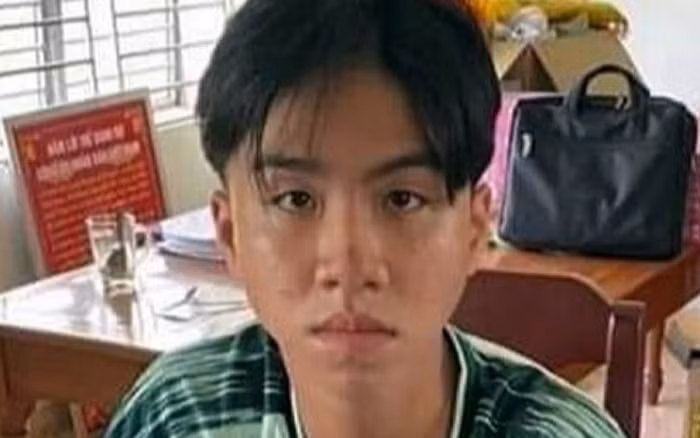 Từ thông tin của nhân dân, ngày 18/7/2021, Công an bắt được nghi phạm tại huyện Tiên Phước (Quảng Nam). Đối tượng là Nguyễn Trung Tạ Bảo Duy (15 tuổi, thường trú tại khối 7, thị trấn Hà Lam, huyện Thăng Bình), vừa học xong lớp 9 một Trường THCS tại thị trấn Hà Lam (huyện Thăng Bình, Quảng Nam). Đối tượng quê xã Tiên Sơn (huyện Tiên Phước) và năm 2019 chuyển hộ khẩu xuống thị trấn Hà Lam (huyện Thăng Bình). (Ảnh: Người lao động) 