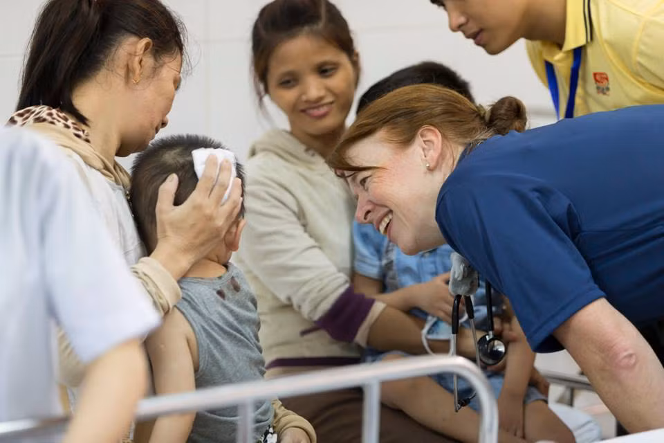 Nu quan nhan cua Luc luong Quoc phong Australia tham Viet Nam-Hinh-3