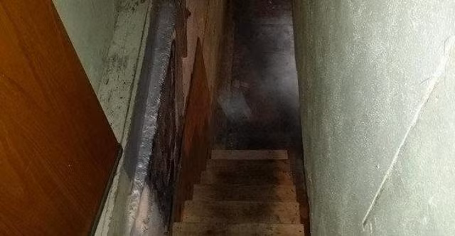 Khi mua được căn nhà giá rẻ ở vùng ngoại ô, một thanh niên đã vô cùng thích thú và háo hức. Tuy nhiên, sự háo hức đó tắt ngấm vào thời khắc anh khám phá ra căn nhà có một cánh cửa bí mật trong lúc tham quan, dọn dẹp ngôi nhà. (Nguồn Mop)