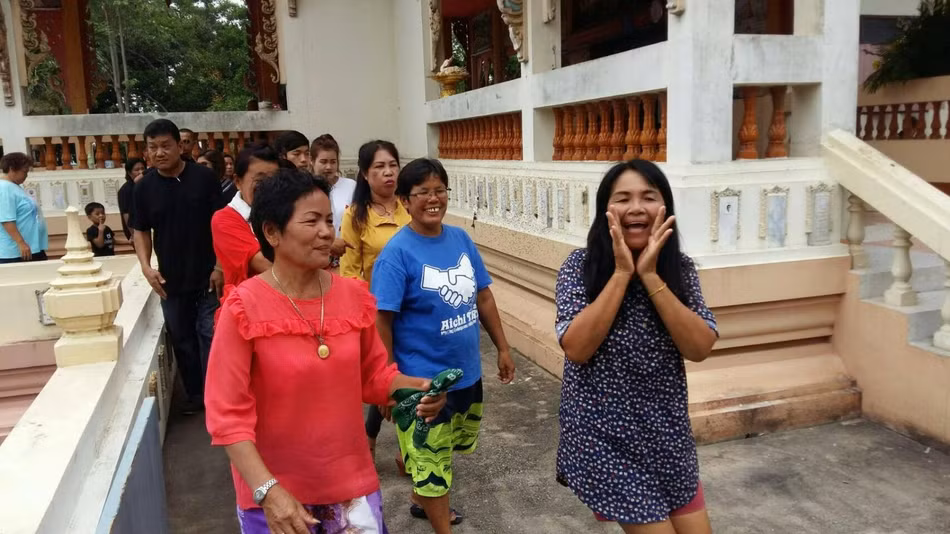 Vì vậy, mặc dù rất thương tâm, mất mát bởi sự ra đi của chồng, nhưng người vợ vẫn nén đau thương lại để tổ chức tang lễ vui vẻ, náo nhiệt, cho đúng với di nguyện của bạn đời. (Nguồn Sina)