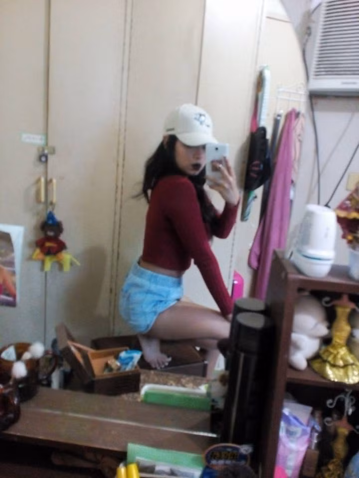 Ngoài ra, cô bạn người Philippines này cũng nói không với cơm, bánh mì trắng, thực phẩm có dầu, muối, đường, chất bảo quản, thịt lợn, bánh quy, soda, đồ uống có hương vị, sữa, thức ăn nhanh và rượu cùng các chất kích thích. (Nguồn Youthwant)