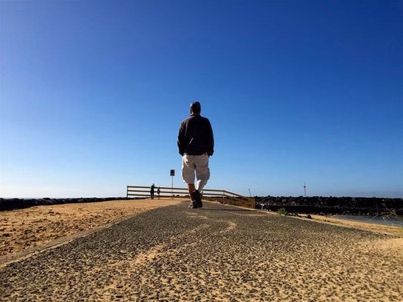 "Bố tôi dành rất nhiều thời gian với bạn bè và đang tích cực tìm việc. Gần đây chúng tôi đã hoàn thành một ứng dụng trực tuyến cho một công việc bán thời gian. Ông rất thích được làm việc để có thể kiếm thêm chút ít thu nhập và cảm thấy mình có ích", Diana Kim chia sẻ. (Nguồn Sina)