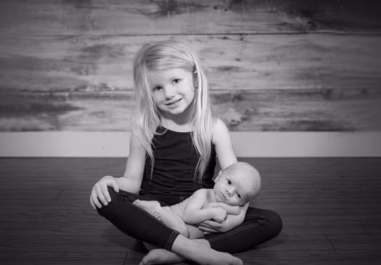 Be 5 tuoi cuu song ca gia dinh va phep mau ky dieu-Hinh-2