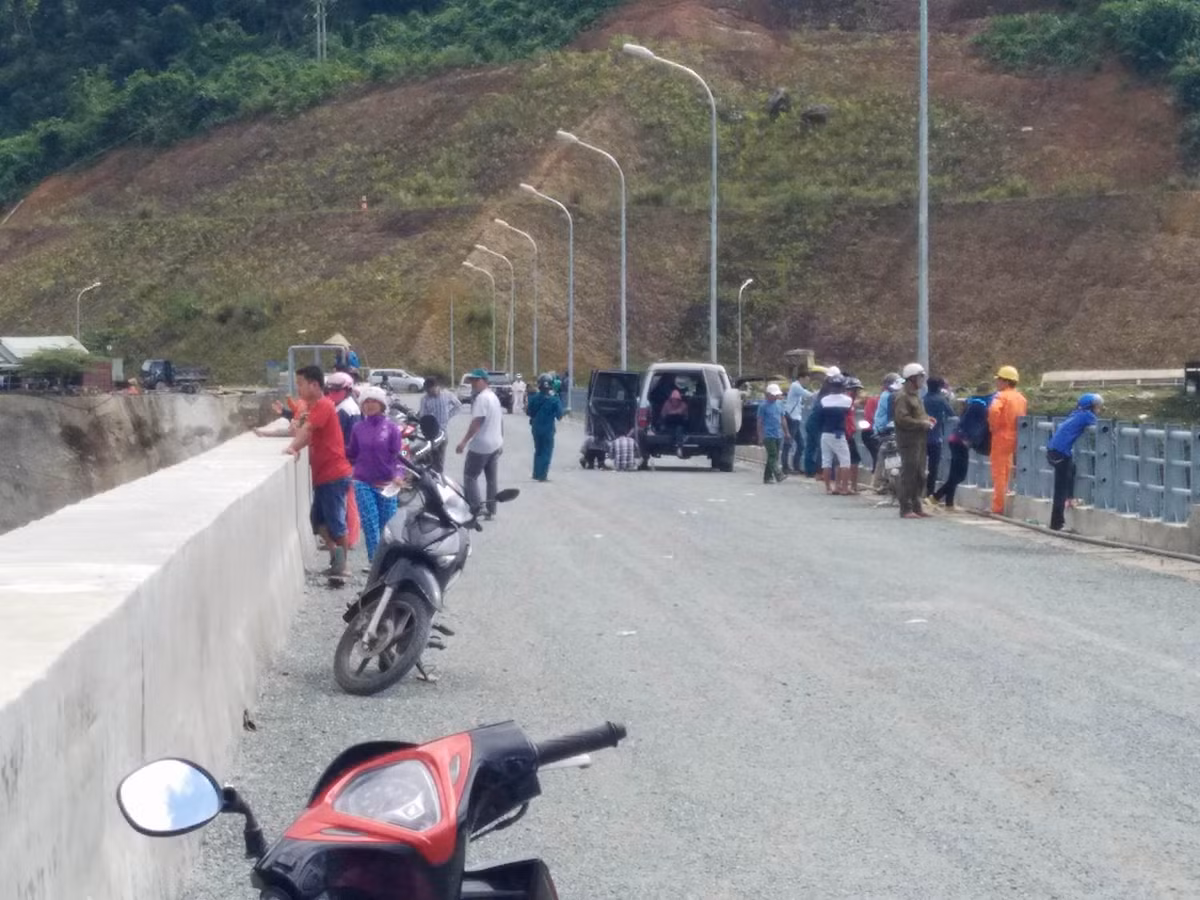 Ai nấy đều bàng hoàng với những gì vừa xảy ra.