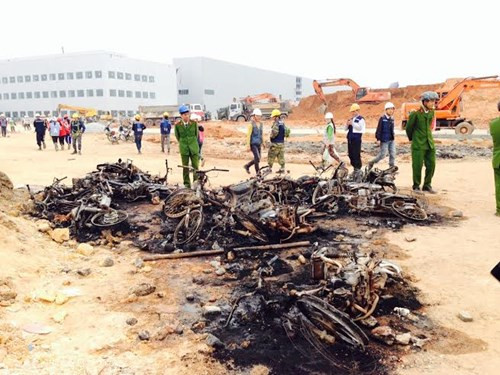 Do mâu thuẫn, hàng trăm công nhân công trường xây dựng nhà máy điện tử Samsung Thái Nguyên đã tổ chức tấn công lực lượng bảo vệ tại đây.