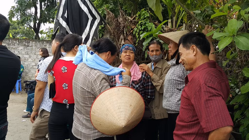 Tham sat 4 ba chau o Quang Ninh: Can nuoc mat trong tang le-Hinh-6