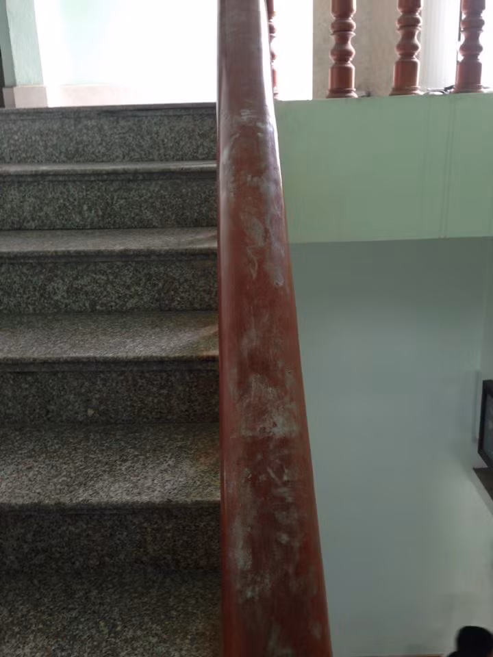 ...Khi đó Thanh kể lại việc đi làm đêm về thấy cửa cổng mở, nhưng cửa chính vẫn khóa. Sau đó Thanh men ra phía sau đi vào cửa bếp trong nhà. Tại đây Thanh bàng hoàng phát hiện bà Hát, cháu Hà và cháu Huyền đã tử vong. Thanh tiếp tục đi tìm con trai Phạm Đình Hưng thì phát hiện cháu tử vong trên tầng 2. Chứng kiến những người thân tử vong, Thanh đau đớn chỉ biết thét lên và chạy ra ngoài kêu cứu”.