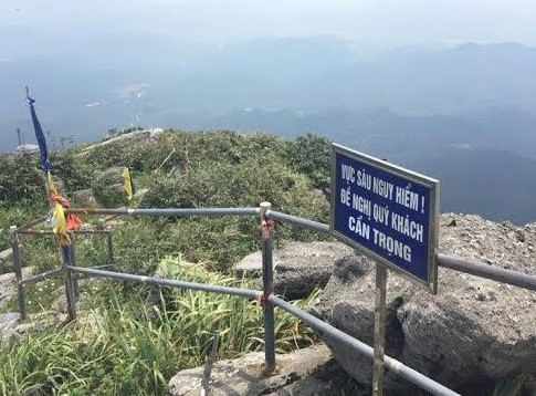 Quang Ninh: Cuu mot du khach nga xuong vuc tai Yen Tu