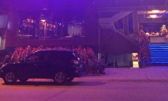 Khu vực trước bar Kinh Đô.