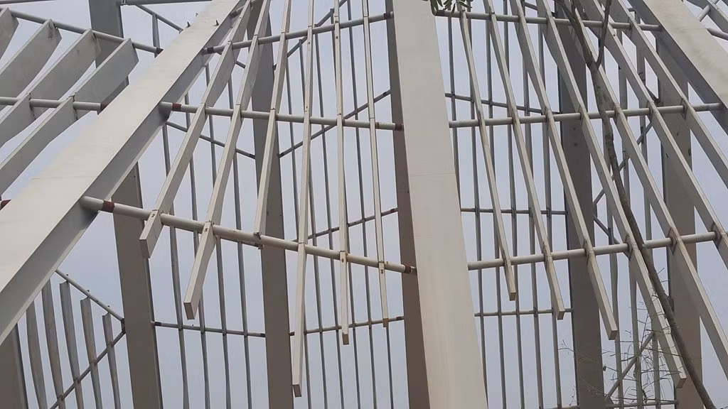Những trụ chính đã được dựng thành công.