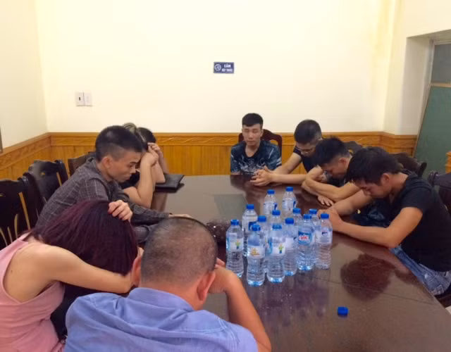 Dot kich hang loat quan Karaoke, hang tram dan choi duong tinh ma tuy-Hinh-2