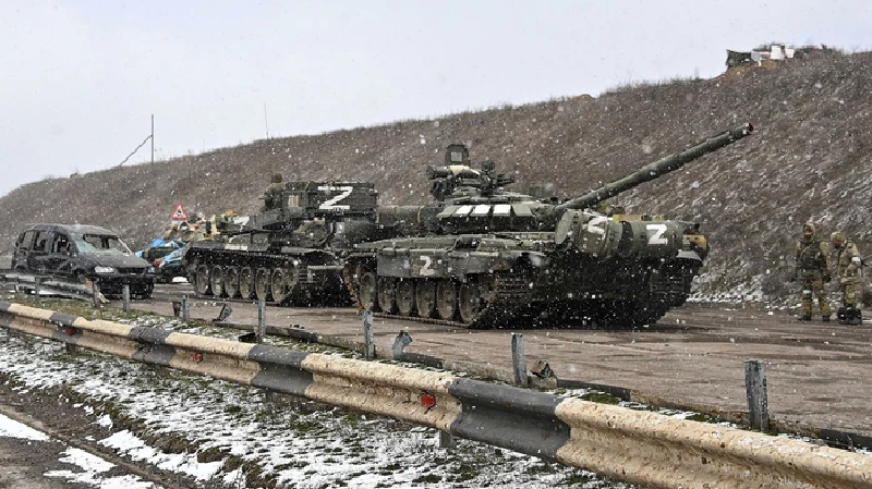 Ngoài ra, quân Ukraine gần đây còn nhận được hàng trăm trang thiết bị cơ giới từ phương Tây, bao gồm 221 xe bọc thép Stryker, 170 xe chở quân bọc thép Pbv 302, 128 xe chở quân bọc thép VAB, 20 xe tăng Leopard 2A4, 10 pháo tự hành “Gvozdika”, cùng nhiều loại xe bọc thép khác. Ảnh minh họa: Sputnik.