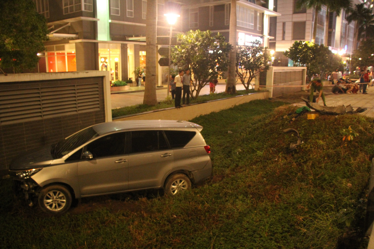 Hien truong o to 'dien' tong nhieu xe may, 5 nguoi thuong vong o TP.HCM-Hinh-6