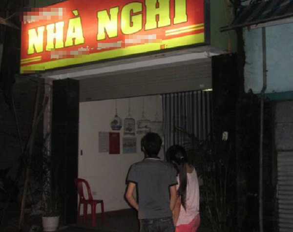 Quá mệt sau khi "ân ái", chàng trai bị bạn gái facebook trộm xe máy Qua met sau khi